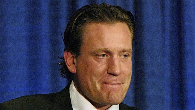 Bývalý vynikající hráč NHL Jeremy Roenick má pořádný průšvih. Bývalý vynikající hráč NHL Jeremy Roenick má pořádný průšvih.