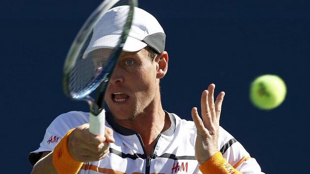 Tomáš Berdych v duelu s Martinem Kližanem. Tomáš Berdych v duelu s Martinem Kližanem.