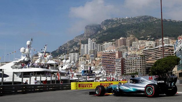 Brit Lewis Hamilton při tréninku na Velkou cenu Monaka. Brit Lewis Hamilton při tréninku na Velkou cenu Monaka.