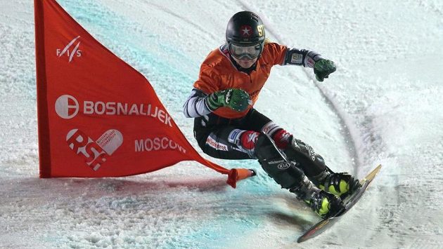 Česká snowboardistka během paralelního slalomu v Moskvě. Česká snowboardistka během paralelního slalomu v Moskvě.