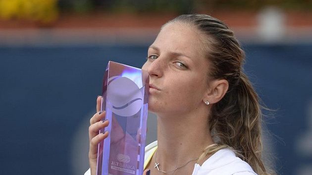 Vítězka turnaje v Praze Karolína Plíšková. Vítězka turnaje v Praze Karolína Plíšková.