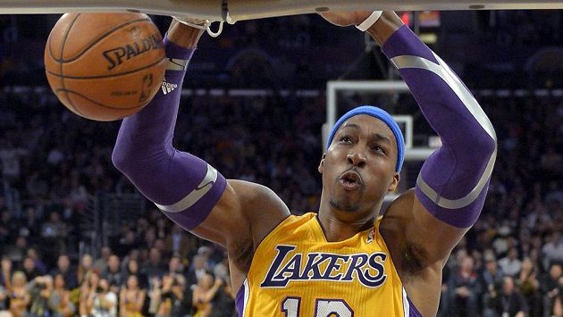Nová akvizice Houstonu, pivot Howard. Nová akvizice Houstonu, pivot Howard.