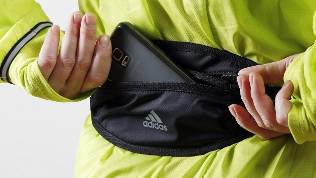 Běžecká ledvinka Adidas Run. Běžecká ledvinka Adidas Run.