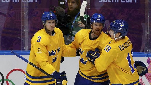 Švédští hokejisté nastoupí v olympijském finále proti Kanadě, které budou rozhodovat kanadští sudí. Švédští hokejisté nastoupí v olympijském finále proti Kanadě, které budou rozhodovat kanadští sudí.