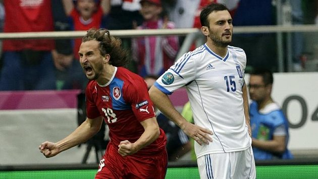 Petr Jiráček se raduje z gólu proti Řecku. Mimochodem čtvrtého nejrychlejšího v historii evropských šampionátů. Petr Jiráček se raduje z gólu proti Řecku. Mimochodem čtvrtého nejrychlejšího v historii evropských šampionátů.
