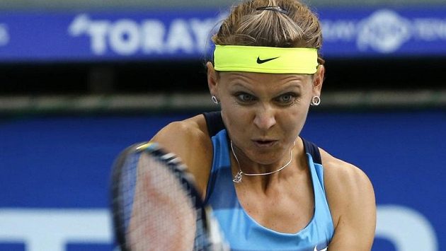 Lucie Šafářová v souboji s Marií Šarapovovou na turnaji v Tokiu. Lucie Šafářová v souboji s Marií Šarapovovou na turnaji v Tokiu.