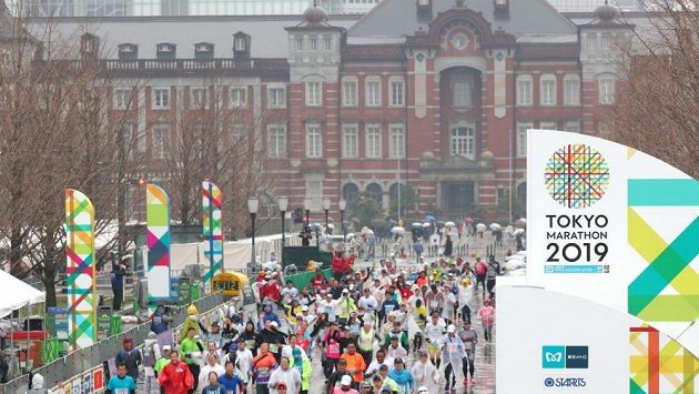 Tokijský maraton byl letos velkým překvapením. Pro zbytek světa, ne tak pro Japonce. Tokijský maraton byl letos velkým překvapením. Pro zbytek světa, ne tak pro Japonce.