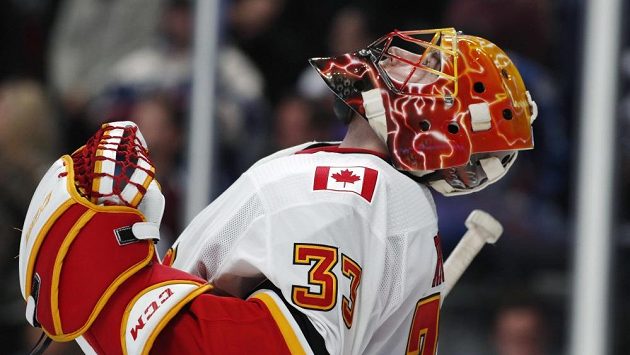 Český hokejový brankář David Rittich po úspěšné premiéře v této sezóně NHL. V dresu Calgary vychytal vítězství 3:2 na ledě Colorada. Český hokejový brankář David Rittich po úspěšné premiéře v této sezóně NHL. V dresu Calgary vychytal vítězství 3:2 na ledě Colorada.
