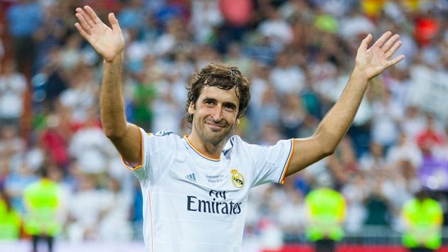 Slavný útočník Raúl González Blanco zakončí svou bohatou kariéru v zámoří. Slavný útočník Raúl González Blanco zakončí svou bohatou kariéru v zámoří.