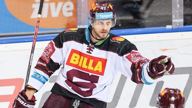 Jan Buchtele ze Sparty oslavuje gól během utkání Tipsport extraligy. Jan Buchtele ze Sparty oslavuje gól během utkání Tipsport extraligy.