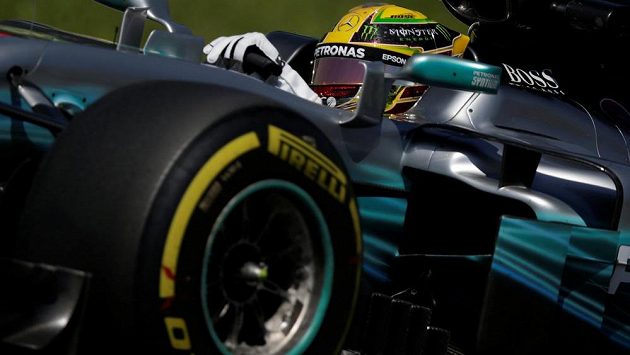 Mistr světa Lewis Hamilton při tréninku na Velkou cenu Brazílie v Sao Paulu. Mistr světa Lewis Hamilton při tréninku na Velkou cenu Brazílie v Sao Paulu.