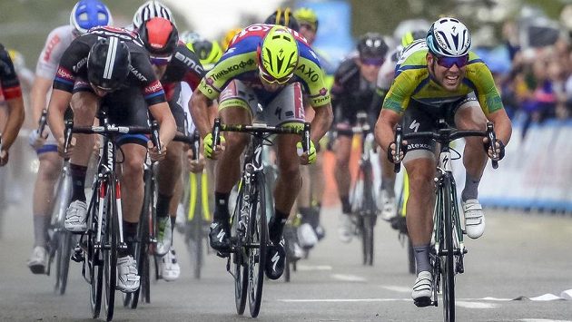 Peter Sagan (uprostřed) bojuje o etapové prvenství v závodě Kolem Kalifornie. Peter Sagan (uprostřed) bojuje o etapové prvenství v závodě Kolem Kalifornie.