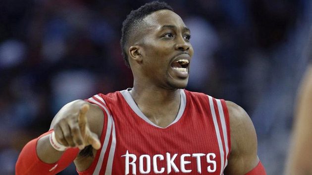 Dwight Howard se po dlouhém zranění vrací na scénu. Dwight Howard se po dlouhém zranění vrací na scénu.