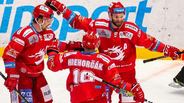Zleva Petr Vrána z Třince, Patrik Hrehorčák z Třince a Martin Růžička z Třince. Zleva Petr Vrána z Třince, Patrik Hrehorčák z Třince a Martin Růžička z Třince.