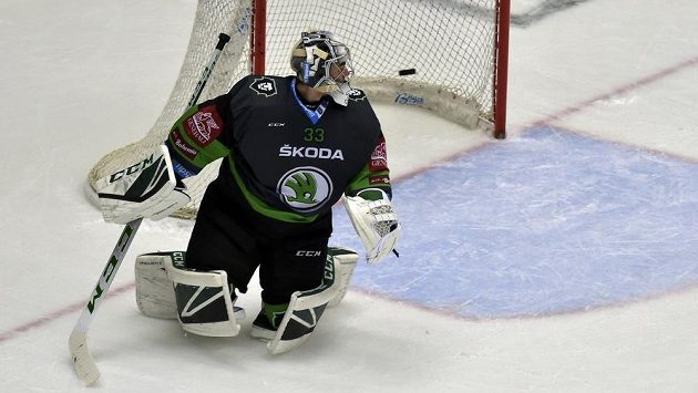 Mladoboleslavský brankář Jan Růžička inkasuje gól v duelu s Třincem. Mladoboleslavský brankář Jan Růžička inkasuje gól v duelu s Třincem.