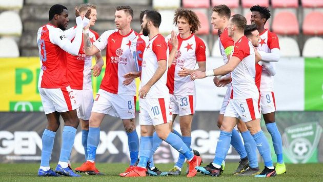 Fotbalisté Slavie se dostali do vedení v ligovém utkání v Příbrami velmi brzy po trefě Olayinky. Fotbalisté Slavie se dostali do vedení v ligovém utkání v Příbrami velmi brzy po trefě Olayinky.
