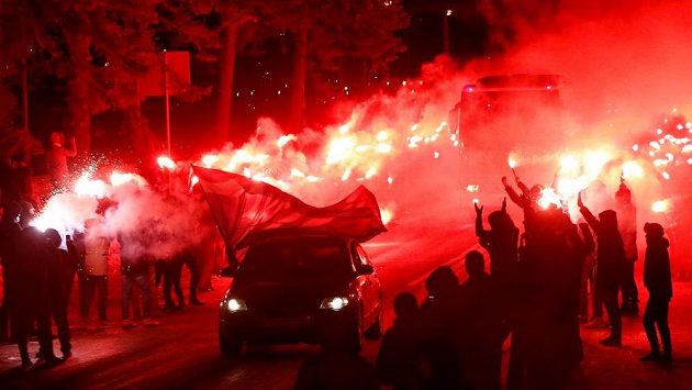 Fanoušci Zenitu netradiční formou hecovali hráče před odvetným utkáním Evropské ligy s Fenerbahce Istanbul. Fanoušci Zenitu netradiční formou hecovali hráče před odvetným utkáním Evropské ligy s Fenerbahce Istanbul.