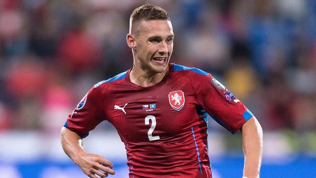 Obránce Pavel Kadeřábek v dresu české reprezentace. Obránce Pavel Kadeřábek v dresu české reprezentace.