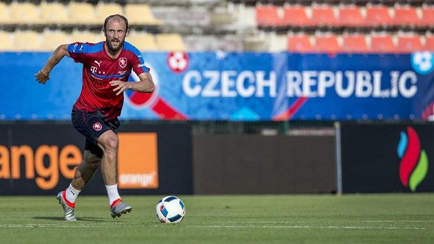 Obránce Roman Hubník na tréninku české fotbalové reprezentace v Tours. Obránce Roman Hubník na tréninku české fotbalové reprezentace v Tours.