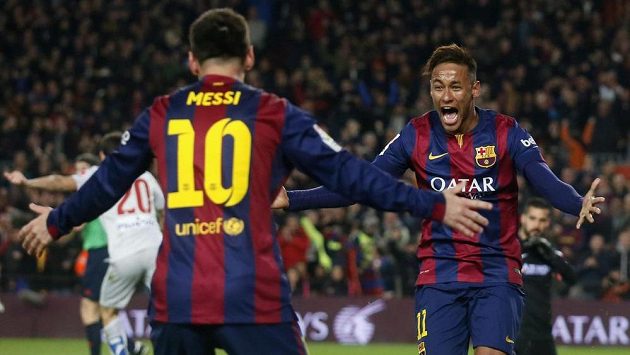 Radost autora úvodního gólu Neymara a spoluhráče z Barcelony Lionela Messiho v utkání s Atléticem Madrid. Radost autora úvodního gólu Neymara a spoluhráče z Barcelony Lionela Messiho v utkání s Atléticem Madrid.
