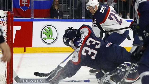 Závar před slovenskou brankou v utkání s USA. Závar před slovenskou brankou v utkání s USA.