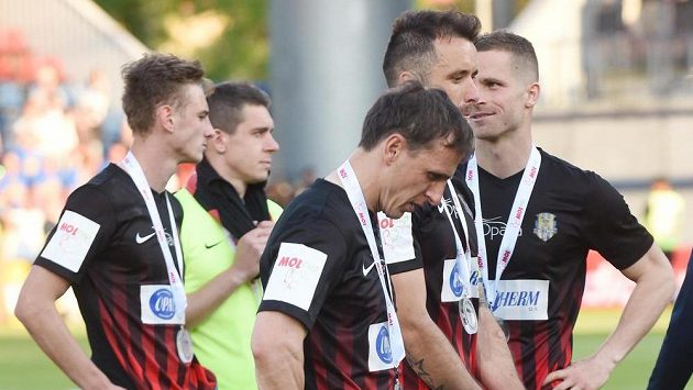 Zklamaní fotbalisté Opavy po prohraném pohárovém finále Zklamaní fotbalisté Opavy po prohraném pohárovém finále