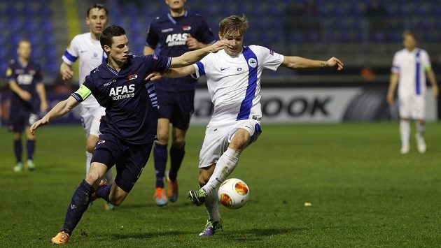 Nick Viergever (vlevo) a Martin Frýdek v zápase Liberec - AZ Alkmaar. Nick Viergever (vlevo) a Martin Frýdek v zápase Liberec - AZ Alkmaar.