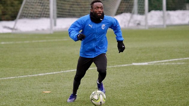 Posila plzeňské Viktorie, konžský záložník Joel Kayamba, při tréninku. Posila plzeňské Viktorie, konžský záložník Joel Kayamba, při tréninku.