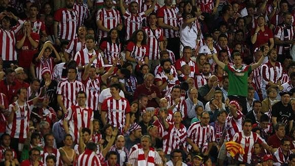 Fanoušci španělského Athletica Bilbao by svůj klub zřejmě následovali až na kraj světa. Fanoušci španělského Athletica Bilbao by svůj klub zřejmě následovali až na kraj světa.