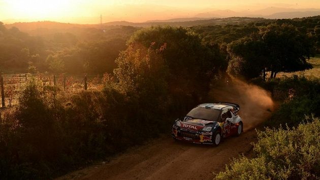 Finský jezdec Mikko Hirvonen na Citroënu míří za triumfem v Italské rallye Finský jezdec Mikko Hirvonen na Citroënu míří za triumfem v Italské rallye
