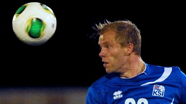 Eidur Gudjohnsen je islandskou fotbalovou modlou. Eidur Gudjohnsen je islandskou fotbalovou modlou.