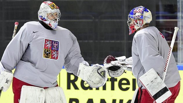 Brankáři českého hokejového týmu Dominik Furch a Pavel Francouz (vpravo) v našem hodnocení obdrželi shodně dvojku. Brankáři českého hokejového týmu Dominik Furch a Pavel Francouz (vpravo) v našem hodnocení obdrželi shodně dvojku.