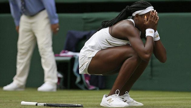Cori Gauffová po vítězsvtí ve Wimbledonu nad Venus Williamsovou. Cori Gauffová po vítězsvtí ve Wimbledonu nad Venus Williamsovou.