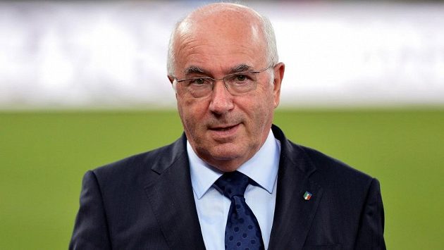 Předseda italského fotbalového svazu Carlo Tavecchio. Předseda italského fotbalového svazu Carlo Tavecchio.