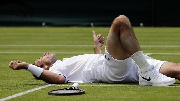 Na lopatkách skončil v Radek Štěpánek, v duelu s Nickem Kyrgiosem ale znovu osvědčil pověst bojovníka. Na lopatkách skončil v Radek Štěpánek, v duelu s Nickem Kyrgiosem ale znovu osvědčil pověst bojovníka.