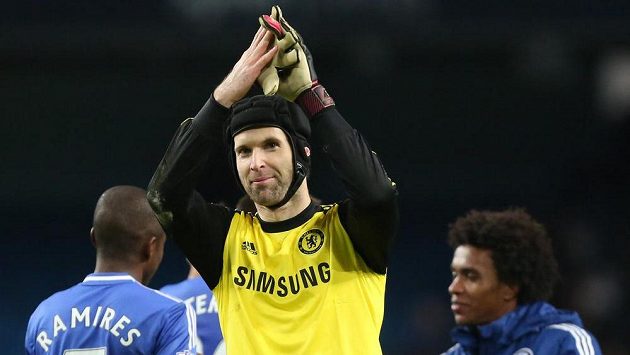 Brankář Chelsea Petr Čech se raduje z vítězství nad Manchesterem City. Brankář Chelsea Petr Čech se raduje z vítězství nad Manchesterem City.