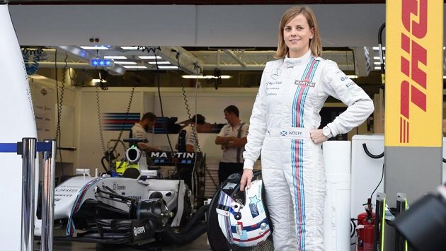 Susie Wolffová v kombinéze Williamsu na okruhu v Singapuru. Susie Wolffová v kombinéze Williamsu na okruhu v Singapuru.