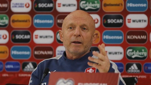 Karel Jarolím na tiskové konferenci. Karel Jarolím na tiskové konferenci.