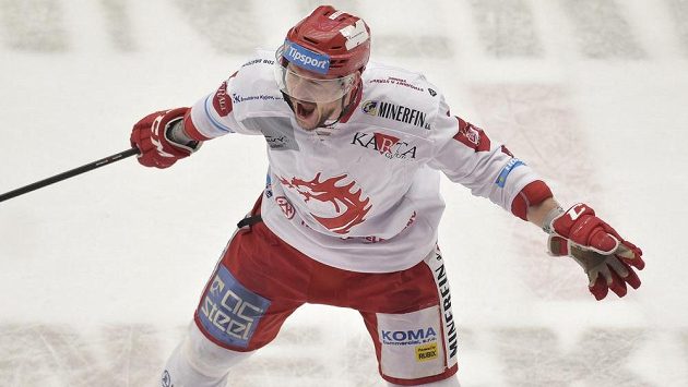 Vladimír Dravecký bude i nadále v extralize oblékat dres Ocelářů z Třince. Vladimír Dravecký bude i nadále v extralize oblékat dres Ocelářů z Třince.