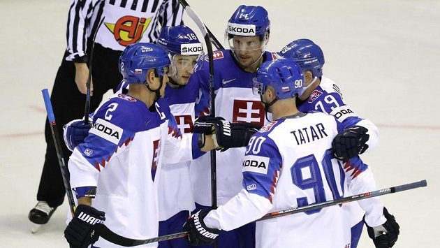 Slovenský hokejista Richard Pánik slaví poté, co vstřelil gól na mistrovství světa. Slovenský hokejista Richard Pánik slaví poté, co vstřelil gól na mistrovství světa.