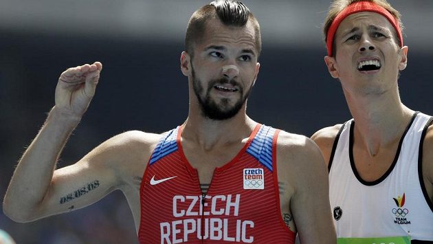 Český mílař Jakub Holuša (vlevo na snímku s Pieterem-Janem Hannesem z Belgie) si bez problémů zajistil postup do olympijského semifinále na 1500 metrů. Český mílař Jakub Holuša (vlevo na snímku s Pieterem-Janem Hannesem z Belgie) si bez problémů zajistil postup do olympijského semifinále na 1500 metrů.
