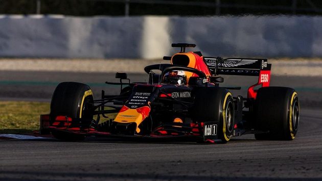 Max Verstappen během předsezonních testů. Max Verstappen během předsezonních testů.