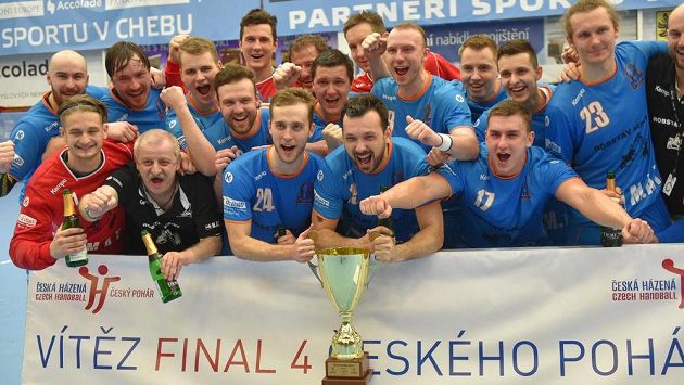 Hráči Plzně se radují ze zisku Českého poháru. Hráči Plzně se radují ze zisku Českého poháru.