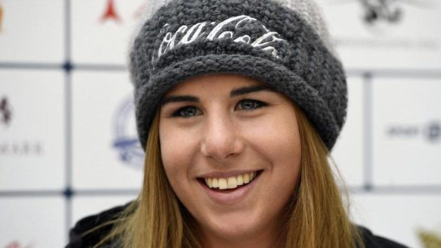 Lyžařka a snowboardistka Ester Ledecká na tiskové konferenci v Praze. Lyžařka a snowboardistka Ester Ledecká na tiskové konferenci v Praze.