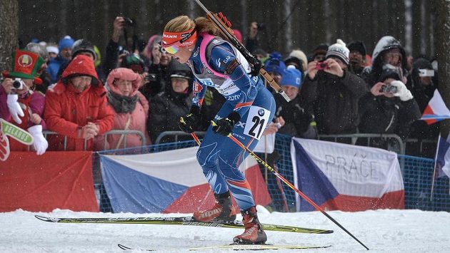 Gabriela Soukalová ve stíhacím závodu v rámci SP v biatlonu ve Vysočina areně. Gabriela Soukalová ve stíhacím závodu v rámci SP v biatlonu ve Vysočina areně.