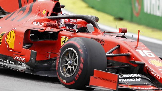 Charles Leclerc na trati v Brazílii. Charles Leclerc na trati v Brazílii.