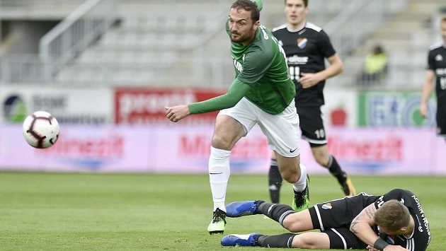 Martin Doležal z Jablonce a Arťom Mešaninov z Ostravy v utkání nejvyšší soutěže. Martin Doležal z Jablonce a Arťom Mešaninov z Ostravy v utkání nejvyšší soutěže.
