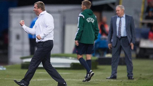 Trenér národního týmu Pavel Vrba jásá, jeho žolík Milan Škoda právě otočil nepříznivý duel s Kazachy. Trenér národního týmu Pavel Vrba jásá, jeho žolík Milan Škoda právě otočil nepříznivý duel s Kazachy.
