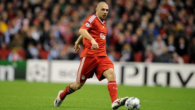 Andrea Dossena ještě v dresu Liverpoolu. Andrea Dossena ještě v dresu Liverpoolu.