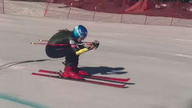 Mikaela Shiffrinová opět trénuje na svazích. Mikaela Shiffrinová opět trénuje na svazích.